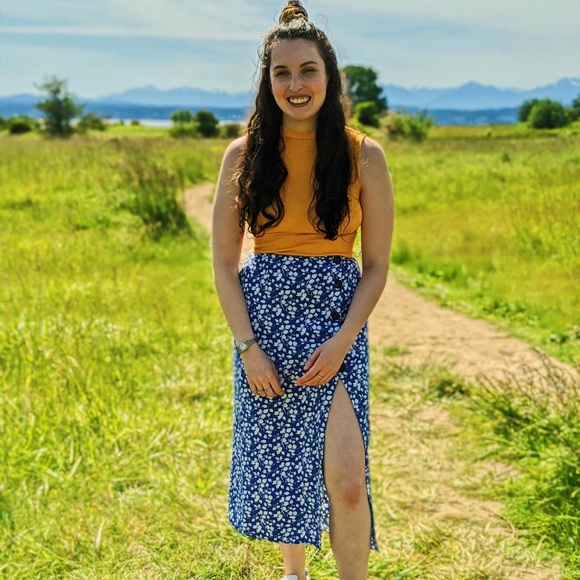 Meet your Posher, Stephanie - Picture 2 of 6